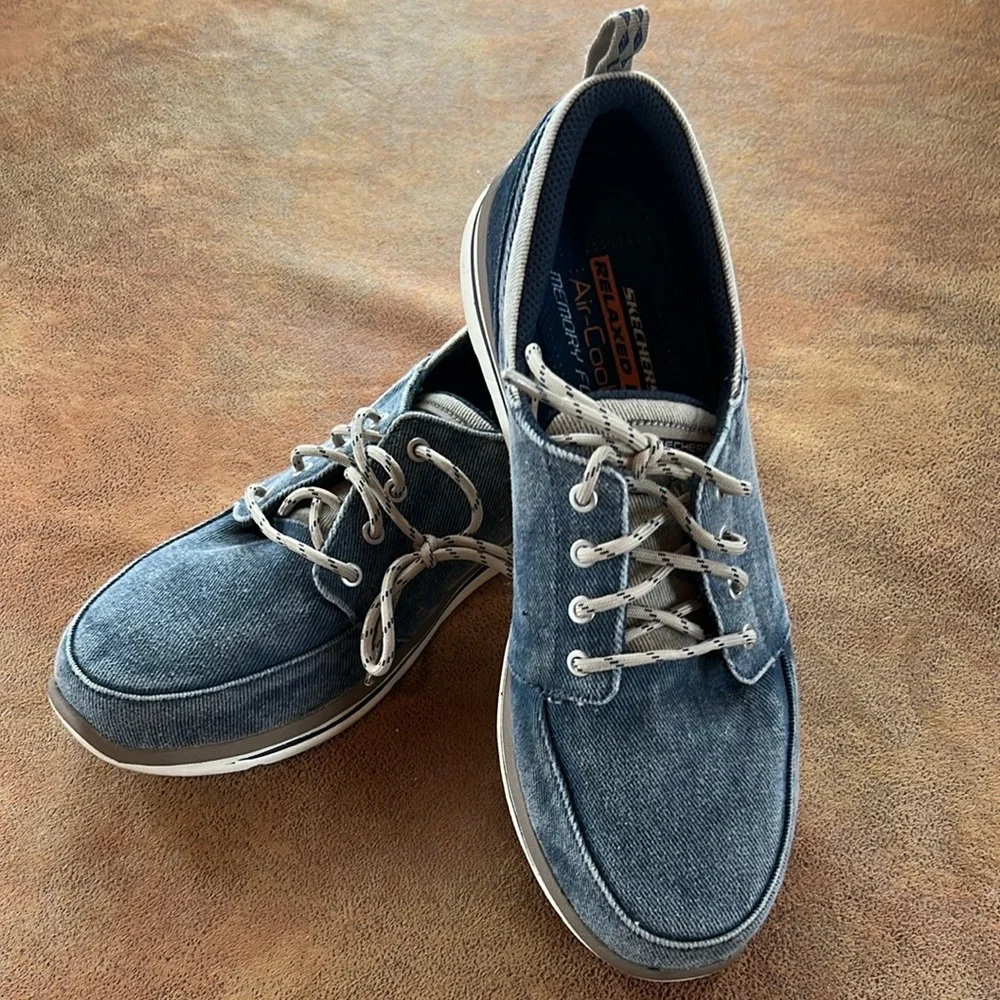 Skechers relaxed fit Blue Casual Boat Shoes w/ Air cooled memory foam. Size 9.5